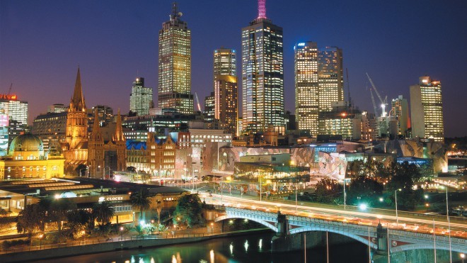 Melbourne ponoči.