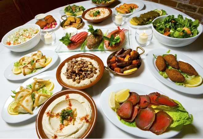 Libanonske predjedi ali mezze.