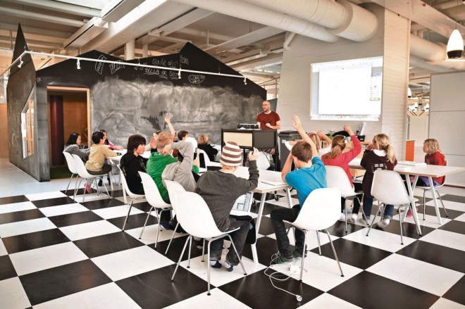 Vittras skolor och förskolor sprudlar av färger och lekfulla former.