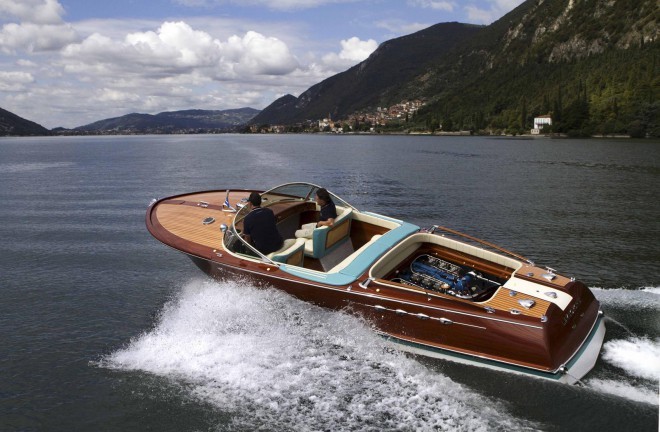 Barca Riva Aquarama, che sostanzialmente serve con caratteristiche veliche eccezionali. 
