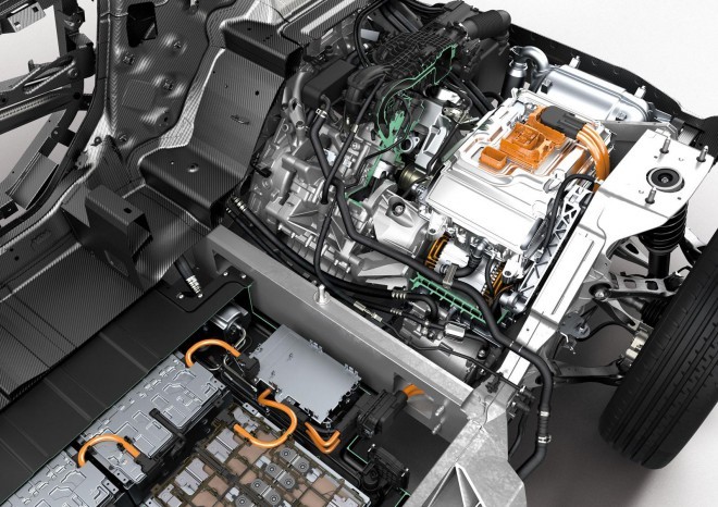 BMW i3 // Elmotoren er ledsaget av en 650cc motor som gir ytterligere 100 km/t rekkevidde. 