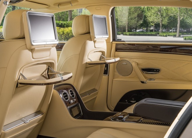 Bentley Flying Spur / Całkowicie przemyślane i doskonałe wnętrze 