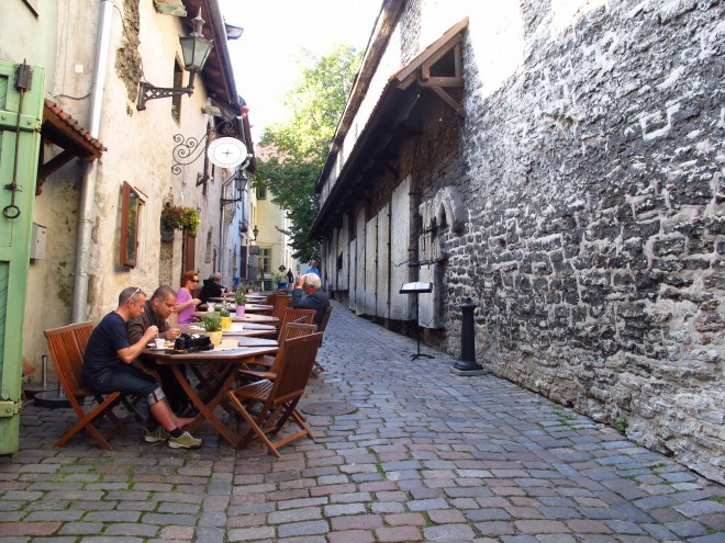 Romantična uličica Katarina Käik ponuja izdelke, navdihnjene z bogato estonsko folkloro. (Foto: Jasmina Dvoršek)