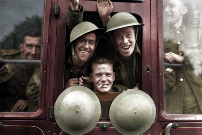 Britische Soldaten auf dem Weg an die Front, 1939