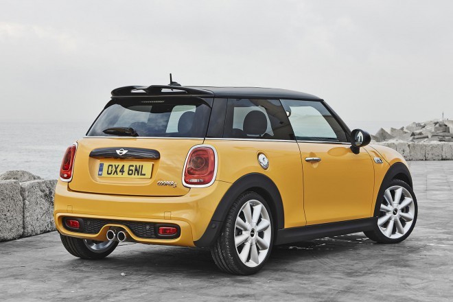 Zadek športne izvedenke MINI Cooper S.