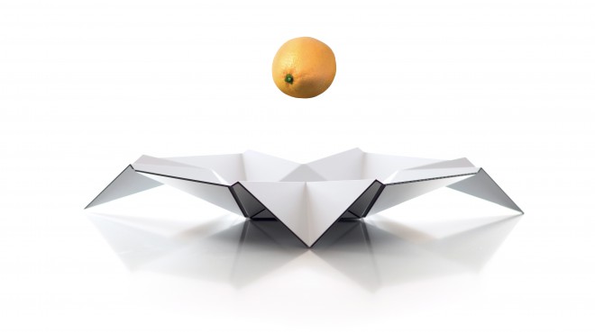 "Durian", Dibond - Ein flacher Teller aus einem leichten und hochwertigen Aluminium-Materialmix lässt sich in wenigen Sekunden in eine 3D-Obstschale verwandeln.
