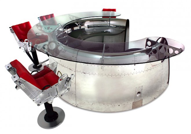 Dinamični bar iz pokrova letalskega Pratt Whitney-jevega motorja, ki je poganjalo Boeing 747.