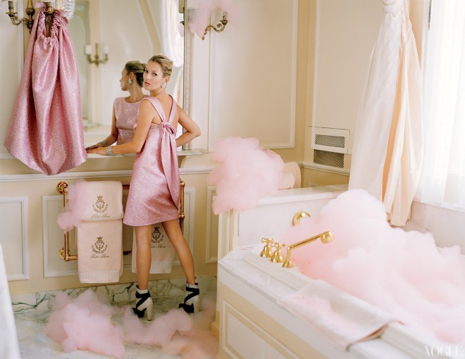Kate Moss na sesji zdjęciowej w hotelu Ritz.