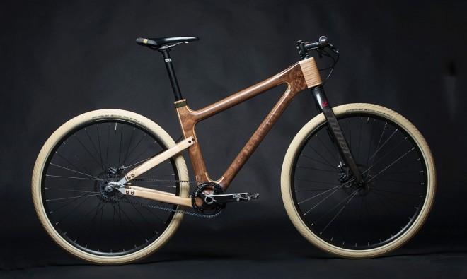Dřevěné kolo, které si sami smontujeme. Fotografie: Sandwichbikes.
