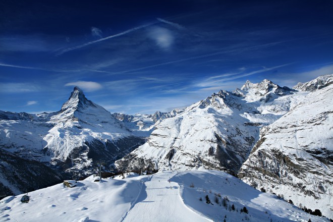  A magia das montanhas suíças no abraço da vila alpina de Zermatt. Foto: Épico