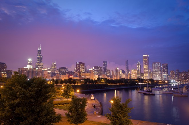 Nočni pogled na vetrovno mesto. Foto: Turistični urad Choose Chicago