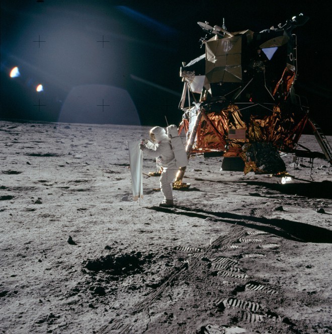 Apollo-astronautenes fotavtrykk forventes å forbli på månen i minst 100 millioner år. Foto: Planetvitenskap
