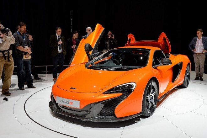 V Ženevi je McLaren odkril tančico s srednje velikega super športnika, s katerim so zapolnili vrzel med MP4-12C in P1.