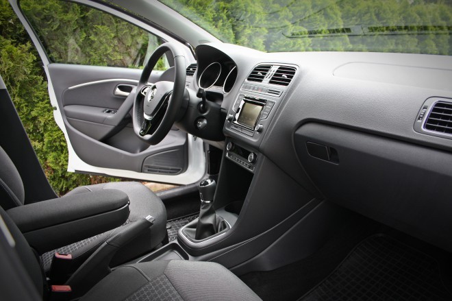 Even in the interior, the designers did not radically change the appearance, the changes are subtle, but nevertheless important. The upholstery is new, and the door panels are nicer. there is also more piano blackness. 