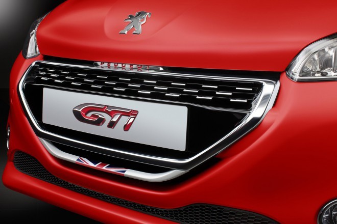 Peugeot bo na salonu v Parizu uradno predstavil najmočnejšo različico modela 208 doslej, novembra pa jo bodo ponudili tudi kupcem. 