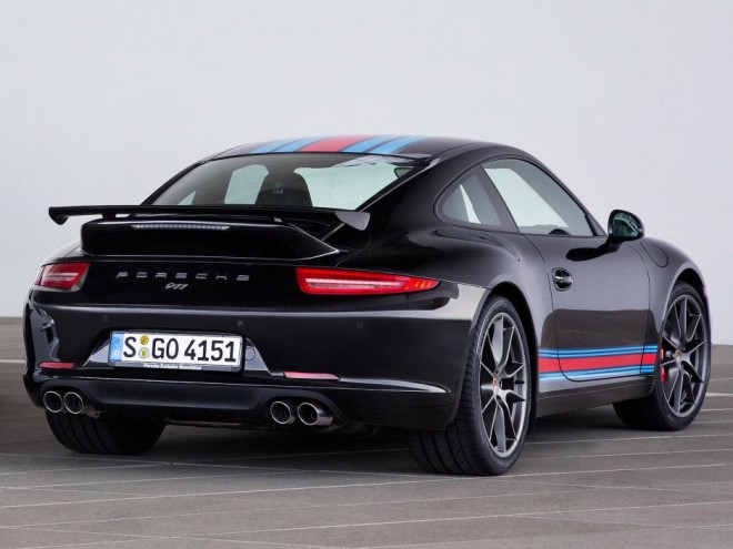 Martini racing različico aktualne 911-ice ne bo težko prepoznati, saj bo imela zelo barvite nalepke na pokrovu motorja, strehi in pragovih, zaradi le 80 izdelanih primerkov, pa obstaja le majhna možnost, da bo kakšna prišla tudi na to stran alp. 