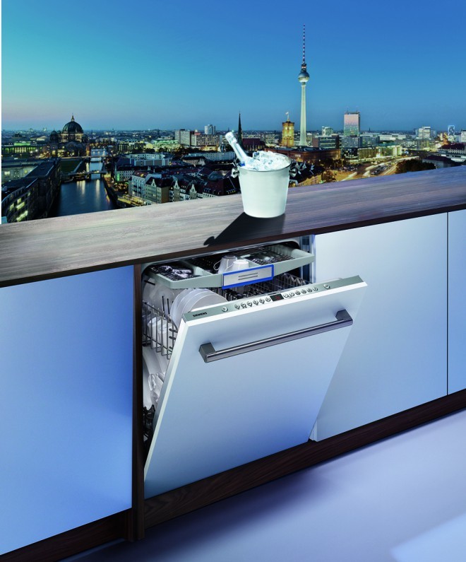Door opening without a handle - openAssist and complete flexibility during installation - varioHinge, these are just two innovations that Siemens dishwashers boast.