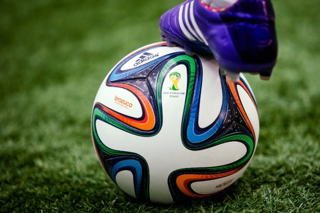 Žoga, ki ji sledi celo papež Frančišek. Foto: Adidas
