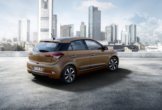 La nouvelle i20 aura un look beaucoup plus mature, à l’image des modèles du segment C. Il s'étendra également quelque peu dans toutes les directions, de sorte qu'un mètre de longueur apparaîtra sur quatre mètres.