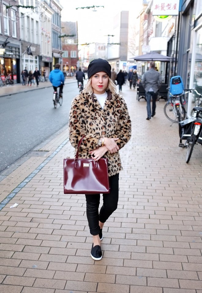 Furry slip-on sko vil være trendy dette efterår