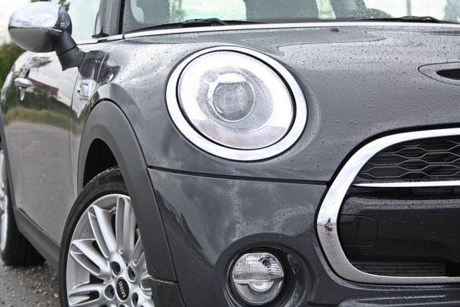 Nos vozila je dobil novo podobo luči, ki so bolj porschejevske, zelo trendovske in všečne so tudi značilne LED diode, ki so tudi najbolj očiten razpoznavni znak četrte generacije modela. 