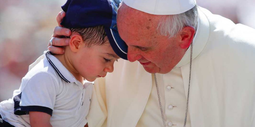 Zgledi vlečejo. Pontifikat papeža Frančiška zaznamujejo predvsem dejanja in manj besede.