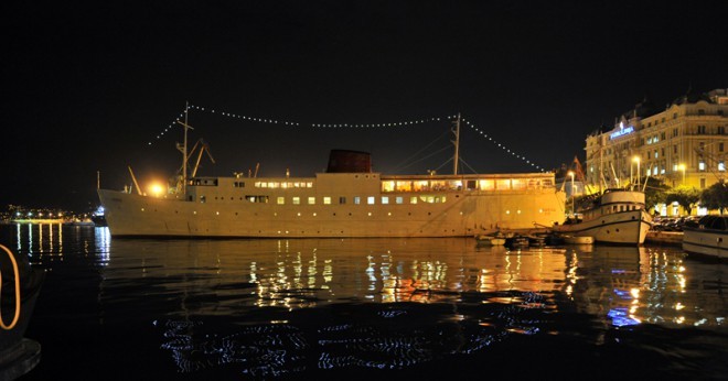 Botel na Reki