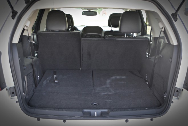 But the freemont convinces with its spaciousness. There is above average space in the three rows of seats, there is also a lot of other equipment, although the luggage roll is missing. This means that miscreants have an unlimited view of what you are transporting in the trunk, which can measure from well over 100 to just under 1,500 liters. 