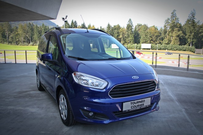 Glavni konkurenti tourneo courierja so škoda roomster, peugeot bipper, fiat qubo, ki pa so po večini manjši oz. ponujajo manj prostora v notranjosti.
