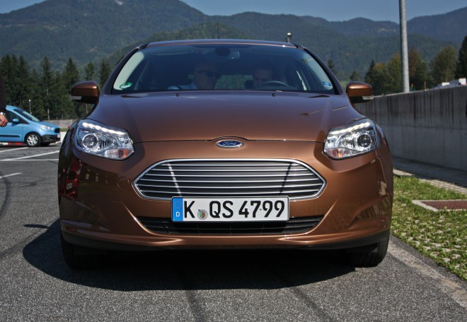 Električni focus, kljub dejstvu, da je bil predstavljen že pred dvema letoma in gre za aktualno različico, že ima aston martinovo motorno masko.  Bo pa pred prihodom na naš trg, zagotovo deležen prenove, ki bo ostale različice doletela še pred koncem leta. 