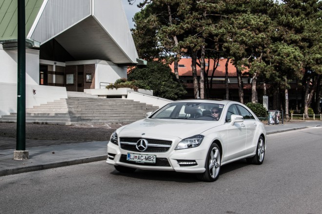 Al conducir, el CLS emula la sensación de coupé. 