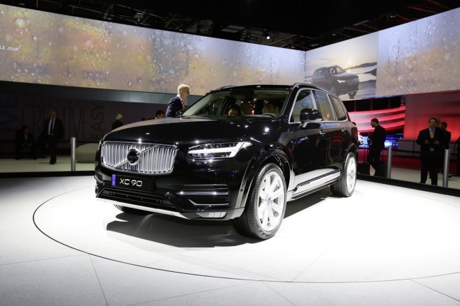 Po več kot 10-ih letih tržne uspešnosti je XC90 le naredil prostor za naslednika, ki z marsikaterega vidika (predvsem tehničnega in varnostnega) pomeni merilo ostali konkurenci med velikimi suvi.  