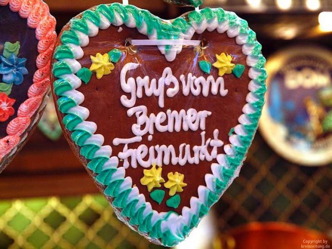 Besuchen Sie den Bremer Freimarkt, einen der ältesten deutschen Jahrmärkte, der seit 1035 (!) stattfindet und zugleich der größte Volksfest Norddeutschlands ist. Mehr als 4 Millionen Besucher besuchen es jedes Jahr. In diesem Jahr findet sie vom 16. Oktober bis 1. November 2015 statt.
