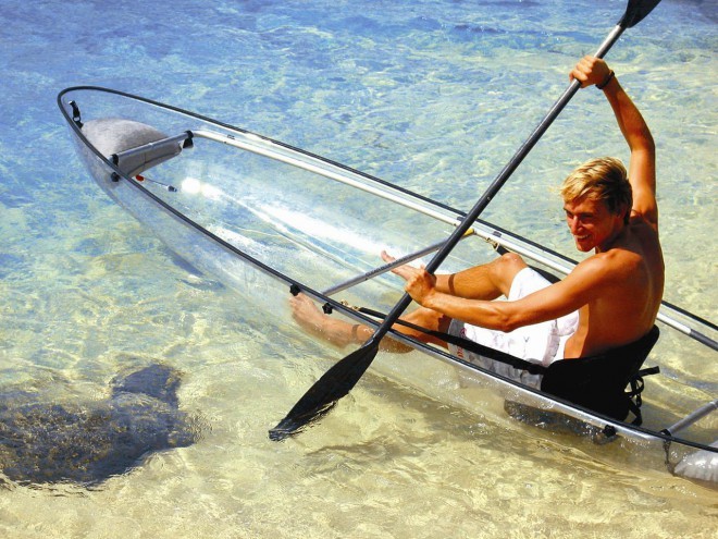 Molokini - luodinkestävä ja läpinäkyvä kajakki.