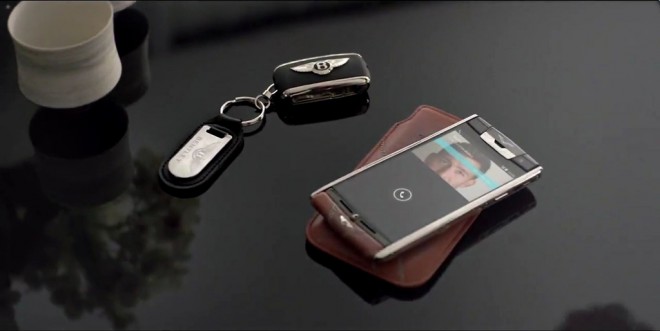 Mobilnik je za razliko od predhodnih Vertujevih telefonov, ki so bili osnovani na operacijskem sistemu symbian veliko naprednejši, saj deluje na androidnem 4.4. OS-u, ponuja pa tudi številne napredne aplikacije.