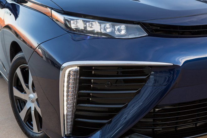 Mirai poprvé spatří světla showroomů v dubnu 2015, a to na domácím trhu, a v druhé polovině roku ho můžeme očekávat i v Evropě. Co se týče designu, jde o velkou zvláštnost, takže bude zajímavé, jak ji publikum přijme. 