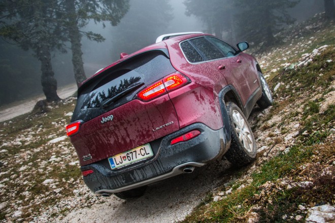 Cherokee is not only for "lipstick", as it is not afraid of slightly more serious terrains.