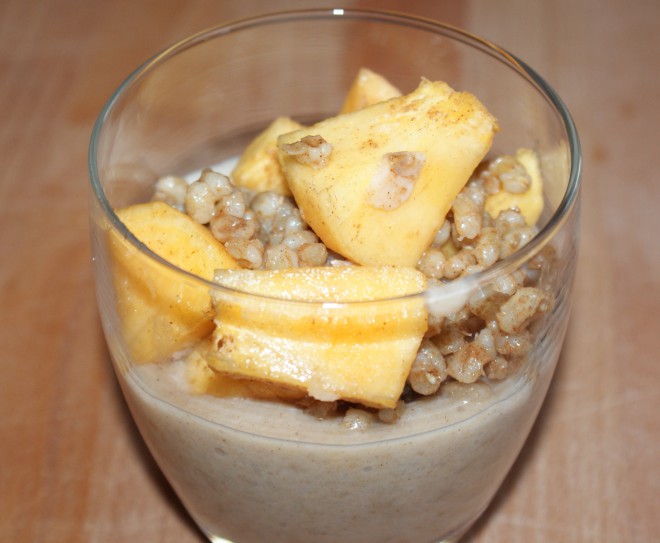Ješprenje cream with banana, chia seeds and persimmon.