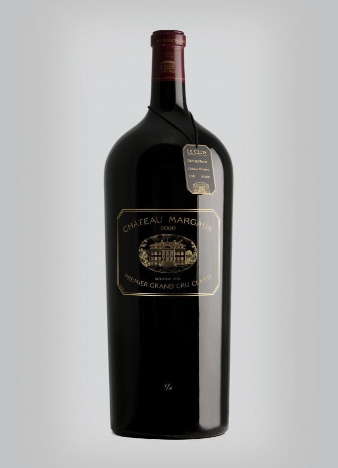 Une bouteille de vin Château Margaux 2009.