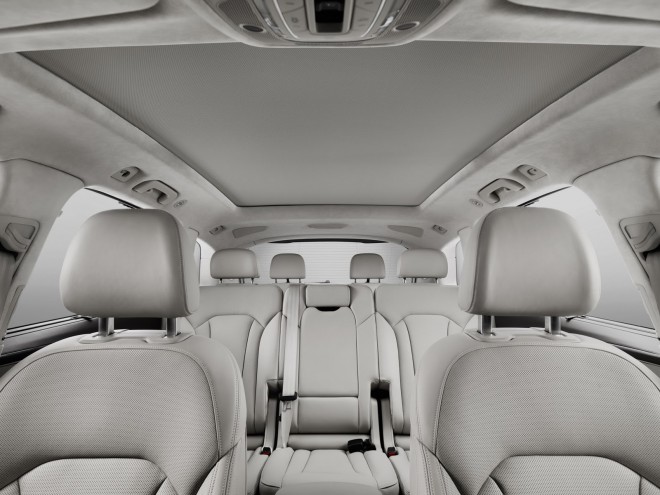 The Q7 will still be a "real" seven-seater, and the passengers in the second row will be able to entertain themselves with the help of Audi tablets, and to open the tailgate it will (maybe) only be enough to flick a leg.