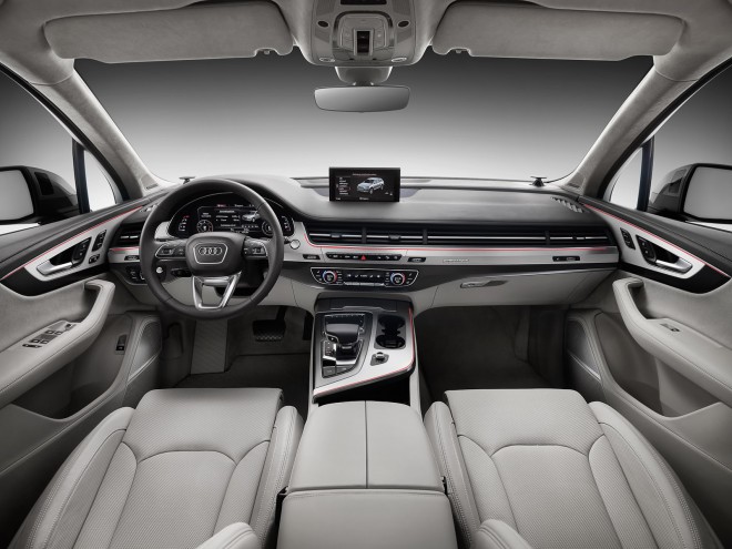 Inside, too, there is the most affinity with the TT model, in addition to some connections with the new Passat. But the new Q7 will mean the best that Audi currently has in the field of advanced technology.