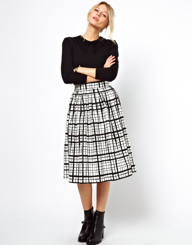 It is enough to highlight only the sword, this year fortunately midi skirts are in trend.