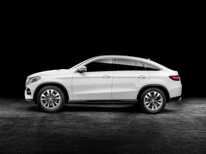 V dolžino GLE coupe meri natanko 4,9 metra, medtem ko v širino malenkostno presega mejo dveh metrov. V višino pa meter pokaže 1.731 milimetrov, pri medosni razdalji pa limuzinskiih 2,915 mm.