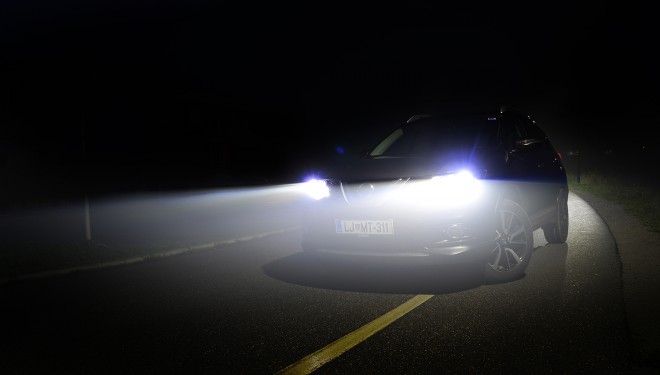 Serijska LED svetila ne samo da odlično izgledajo, ampak tudi odlično osvetljujejo cestišče. Prinašajo pa tudi prednosti glede porabe energije in življenjske dobe, ki naj bi bila enaka dobi avtomobila.
