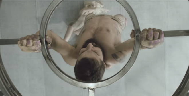 Shia LaBeouf en Sia - "Corazón elástico"