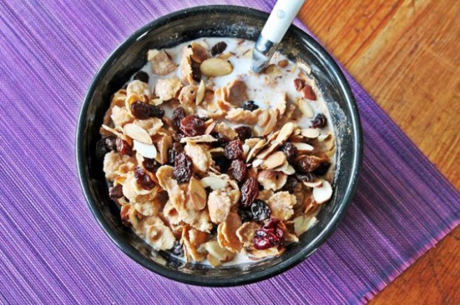 Bran with raisins and almonds