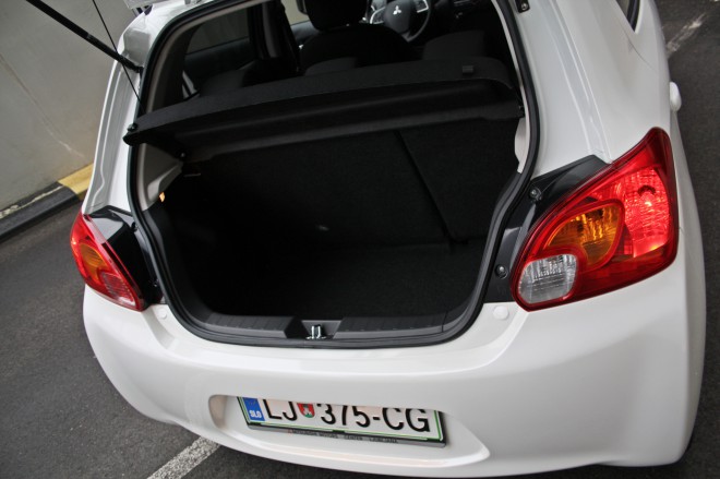 The trunk, like most of the competition, is short and deep, but accommodates an above-average 235 liters of luggage for the segment.