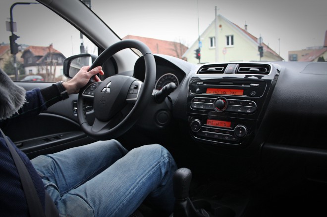 The interior is of high quality, but rather plastic, which is successfully broken up by piano black inserts on the center console. However, it is worth opting for a two-tone dashboard with the two richer packages, as there is no extra charge for it.