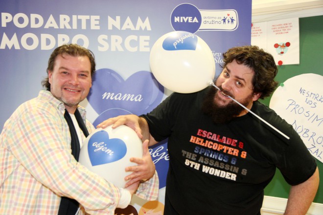Robert Erjavec in Boštjan Gorenc Pižama sta zbirala srca v novomeški Osnovni šoli Drska.