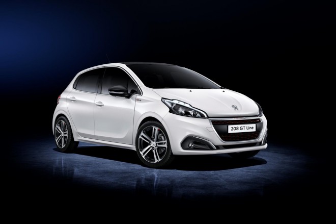 The GT Line is mainly decorated with 17' alloy wheels and some beauty accessories. - New Peugeot 208 (2015) 